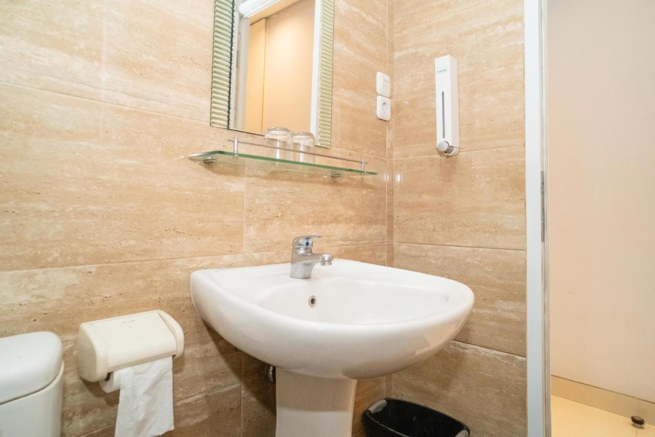 Reddoorz At Tirta Mansion Paramount Gading Cicayur Экстерьер фото