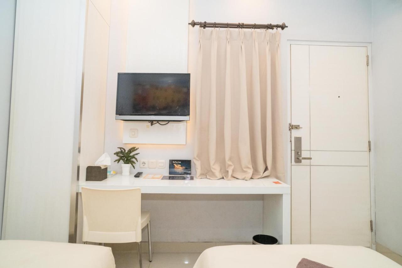 Reddoorz At Tirta Mansion Paramount Gading Cicayur Экстерьер фото