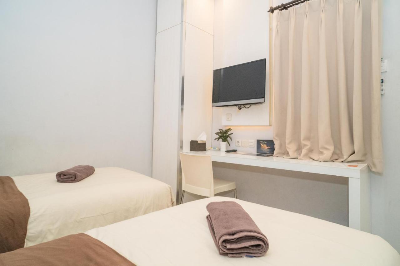 Reddoorz At Tirta Mansion Paramount Gading Cicayur Экстерьер фото