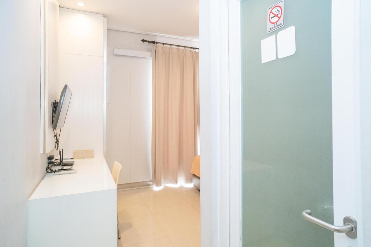Reddoorz At Tirta Mansion Paramount Gading Cicayur Экстерьер фото